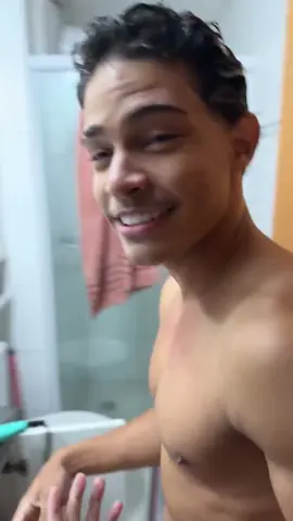 Papa figo ensinando como arrumar o cabelo  Stories: ig @briielpatrick  #ig #stories @briielpatrick @021_DHERICK 