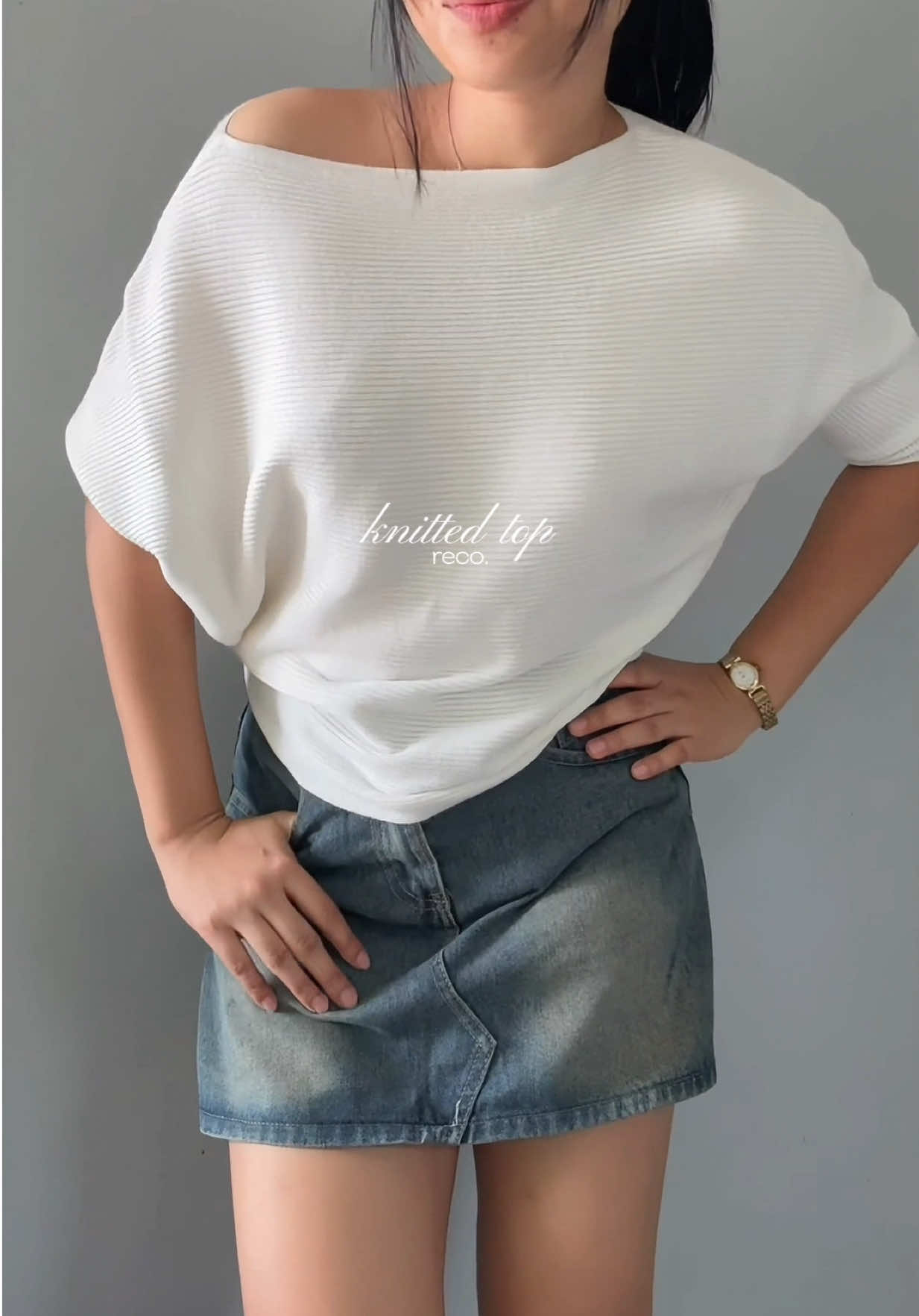 found another comfy knitted top 🤍 —super nice ng fitting plus it’s a 3ways to wear topp kaya super sulitt for its price! 😍 #knittedtop #offshouldertop #onesidedtop #comfytop #knitwear 