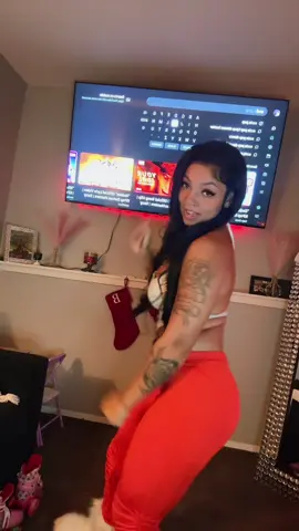 Shake a room🥵 #fypシ゚viral #foryou 