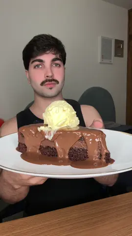 provando os novos bolos da @Sans Sabores 🩷