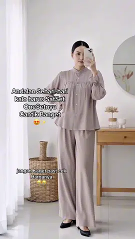 andalan banget kalo lagi satset sehari-hari tuh pake one set ini bahannya adem jadi seharian gak bakal kepanasan plus motif salurnya cantik banget😍🥰✨ 
