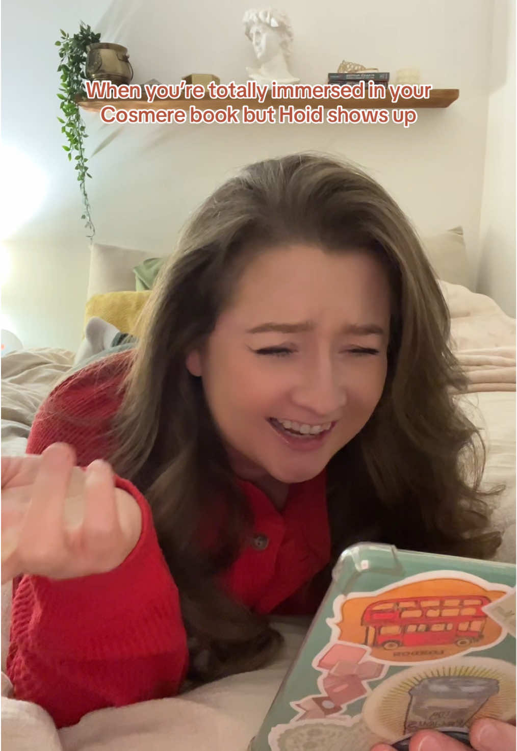 Just finished Warbreaker and I was totally taken out of the story for a minute hahaha love my man Hoid #brandonsanderson #hoid #cosmere #warbreaker #cosmeretok 