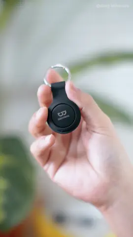 Nggak perlu panik lagi kalau barangmu hilang! 😎 GOOJODOQ Smart Bluetooth Tracker siap bantu lacak posisi dengan mudah lewat fitur Global Positioning & Find My App. Cocok buat kunci, tas, hewan peliharaan, bahkan anak kecil! 🔍💡 Baterai awet hingga 1 tahun — simple, pintar, dan super praktis! #GOOJODOQ #SmartTracker #BluetoothLocator #AntiLostDevice #TeknologiCerdas