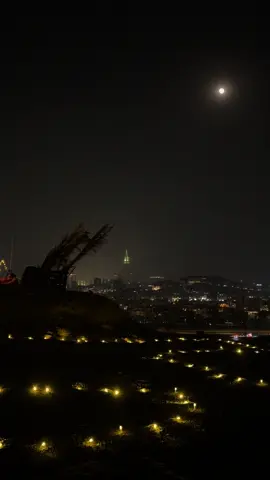 المطل الي يطل على مكة كاملة🥹 في الشوقية مره حلو والجو لطيفف بس زحمه مره #اماكن_مكة🦋 #مكة #اكسبلور #تغطيات #مكة_المكرمة 