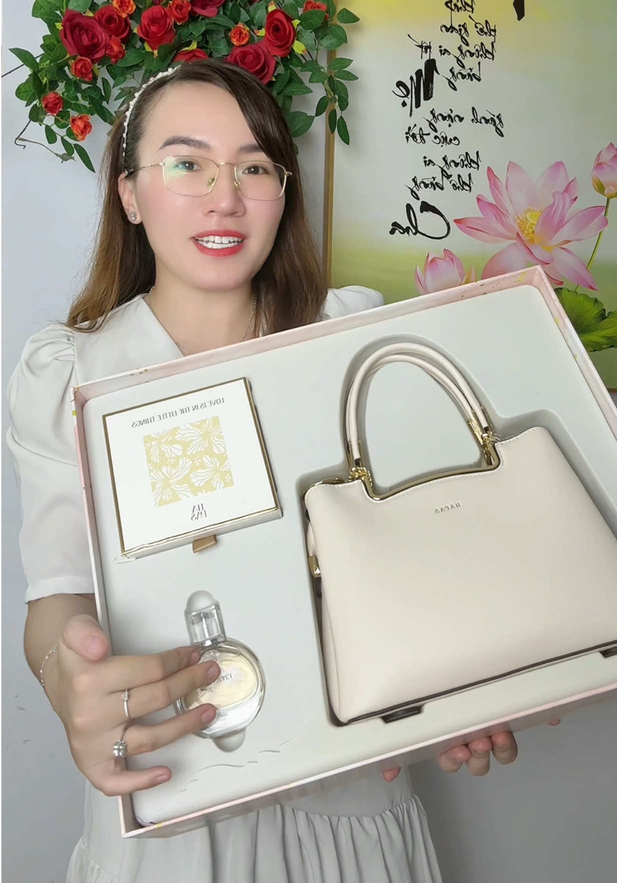Set quà tặng 3 chi tiết: túi xách #hapas, khăn lụa, nước hoa mini dành tặng cho người phụ nữ thân yêu ❤️ #tuixachnu #hoanganh94review #setquatanghapas #setquatang