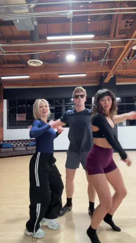 LFG!!! Dream team right here - @Robert Irwin is golden retriever energy and we love it @Xóchitl Gómez 