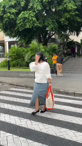 A pop of orange — Bobo Tote Medium taking the spotlight.