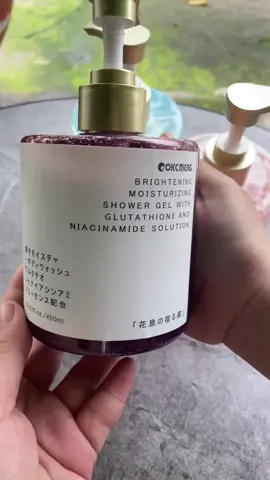 #sữa tắm hương hương nước hoa, làm sạch da chết, tẩy tế bào mà còn thơm nửa mấy bà 