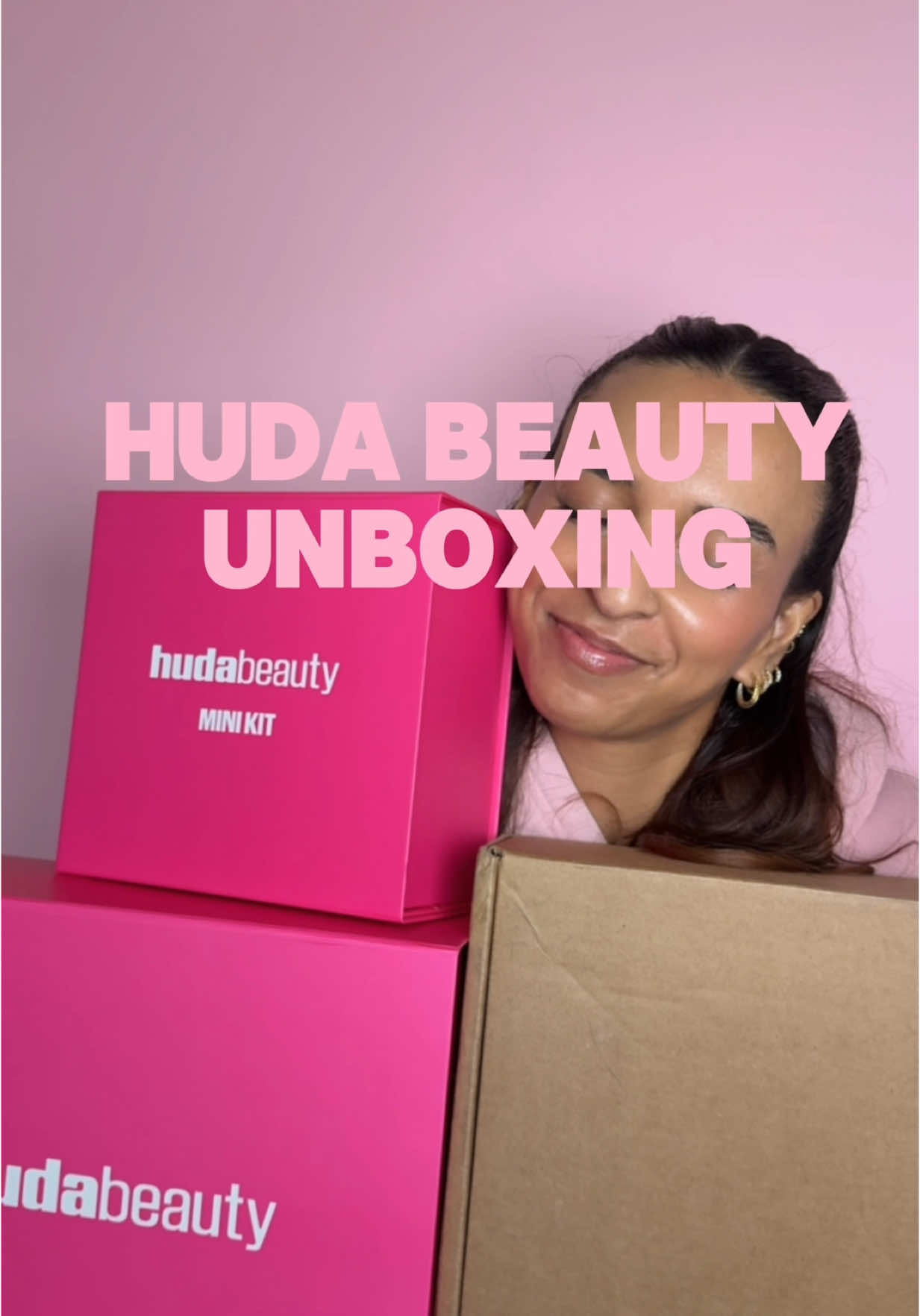 EPISÓDIO 14: @Huda Beauty #recebidos  eu lembro da primeira vez que eu conheci a @Huda e ela me abraçou, viu que eu falava português e começou a falar português comigo. tão especial 🩷 obrigada pelo carinho de sempre! eu só uso a blush filter palette agora!!!!  🇺🇸 EPISODE 14: Huda Beauty #unboxing I remember the first time I met Huda — she hugged me, realized I spoke Portuguese, and started speaking Portuguese with me. it was so special 🩷 thank you for always being so kind! I only use the Blush Filter Palette now!!!! #brasileirospelomundo 