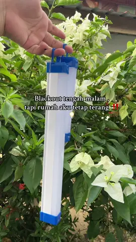 Bila blackout tengah malam wajib ada lampu ni 💡✅ Lampu emergency ni selamatkan kita waktu tengah blackout😍✅ .kalau korang pon nak boleh tekan beg kuning & korang pun kena standby satu kat rumah tau 💡‼️ #lampu #lampuemergency #wajibada #lampuemergencymurah #ledlampu 