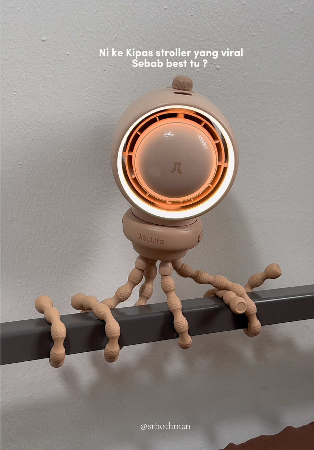 berbaloi ka? YES! Berbaloi! Boleh letak merataaa selain stroller so worth it. 😚  Approved!  #portablefan #jisulife #jisulifeportablefan #jisulifestrollerfan #strollerfan 