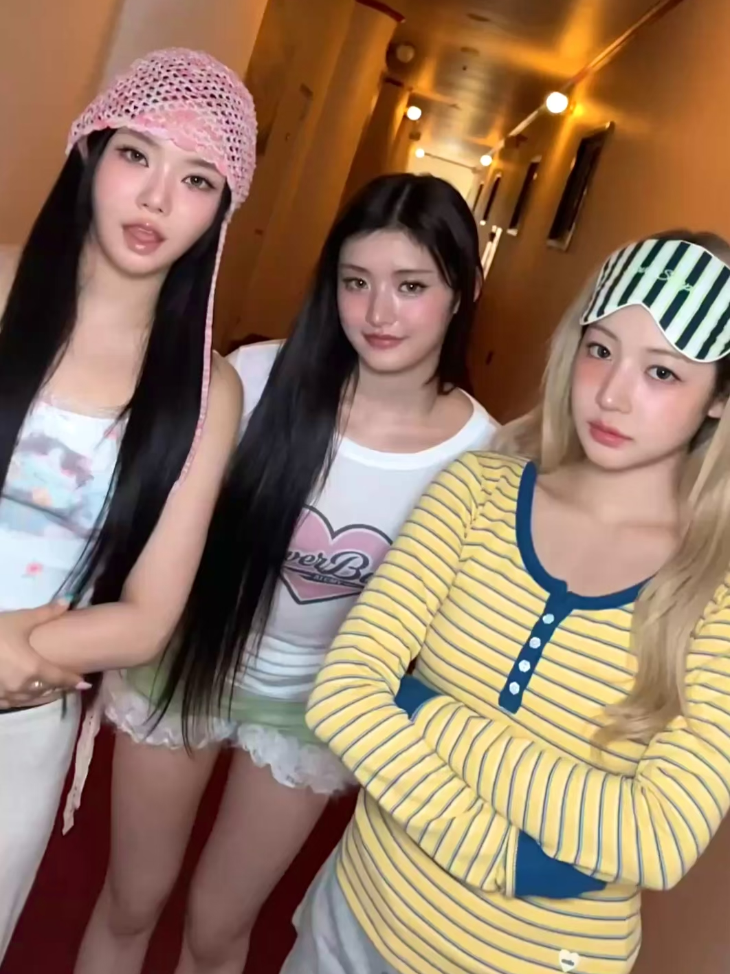 오늘 침대에서 잘 사람!! 🛏️🙌 #FIFTYFIFTY #피프티피프티 #KEENA #키나 #YEWON #예원 #ATHENA #아테나 #가위바위보 #가위바위보_Challenge #EenyMeenyMinyMoe #TOOMUCH_Part1