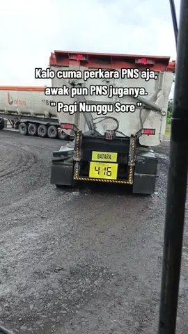 Mengular barangnya jerrr... 🐍🐍🐍 #promomakangajian #karuniaarmadaindonesia #storytambang #haulingbatubara #fypage 