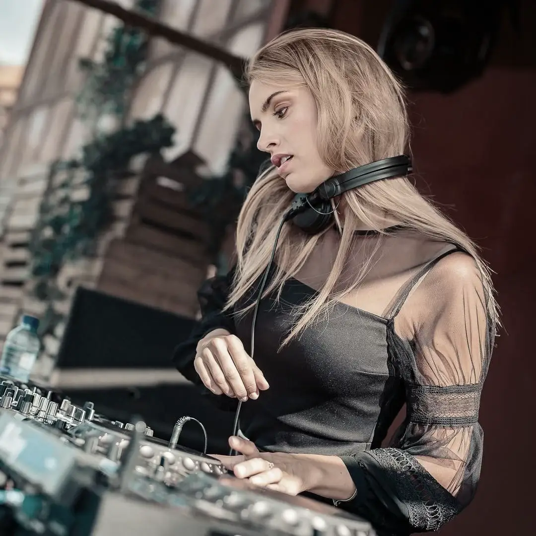 ខំត្រុកៗរាល់ថ្ងៃព្រោះ ចង់ឃេីញខ្លួនឯងជេាគជ័យ នៅថ្ងៃណាមួយ..#24hrmehaktaclean #remix #zyxbca 