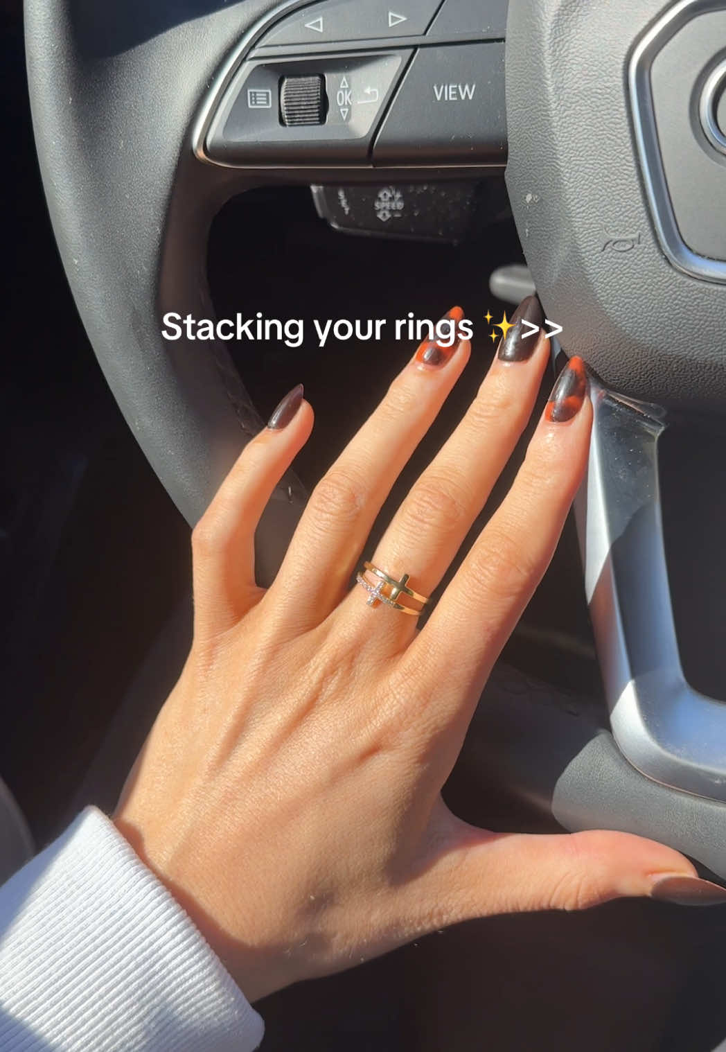 My fav affordable gold jewley besides Pavoi 🖤✨ #tiktokshopblackfriday #tiktokshopcreatorpicks #goldjewelry  