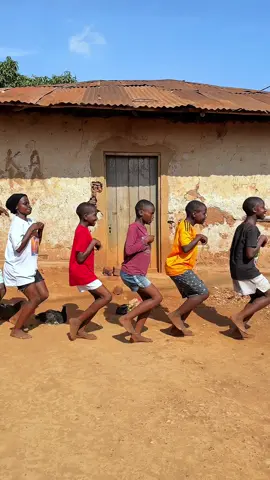 How we are moving into the weekend #chickendance 💃🎉🤗 #ugandatiktok #funny #viraltiktok #smashtalentkidsafrica 
