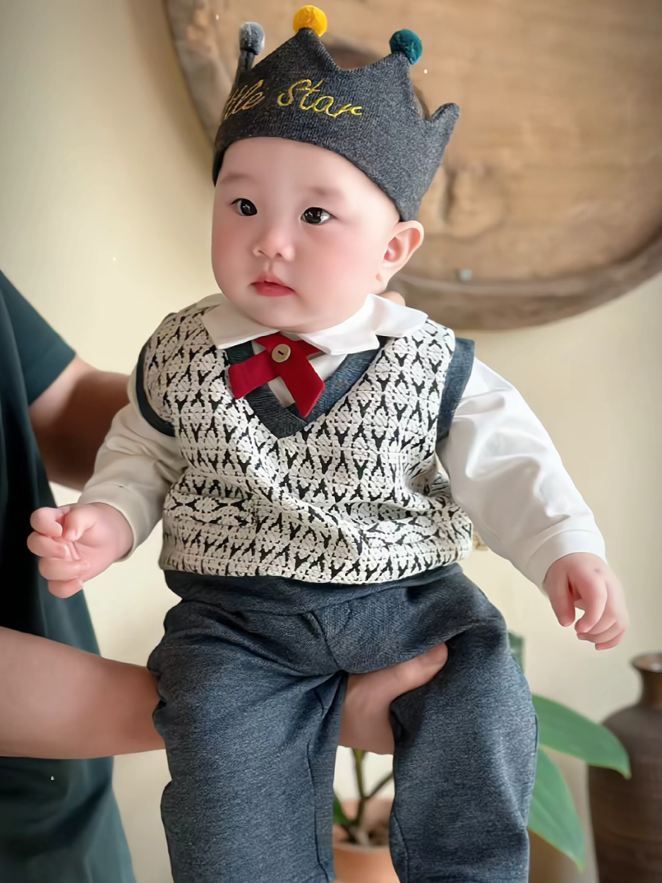 Mẹ phối đồ diện Tết cho bé trai... #phoidobetrai #phoidoxinh #truonggaukids #tet #kidsbaby 