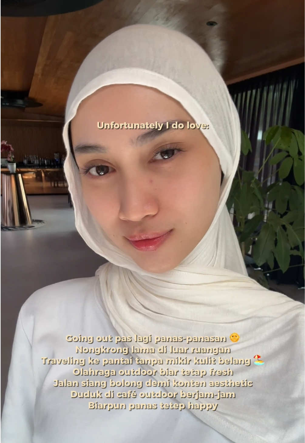 bisa enjoy panas-panasan tanpa worry! 🤩  #wardahuvshield #sunscreen #wardahsunscreen #wardah 