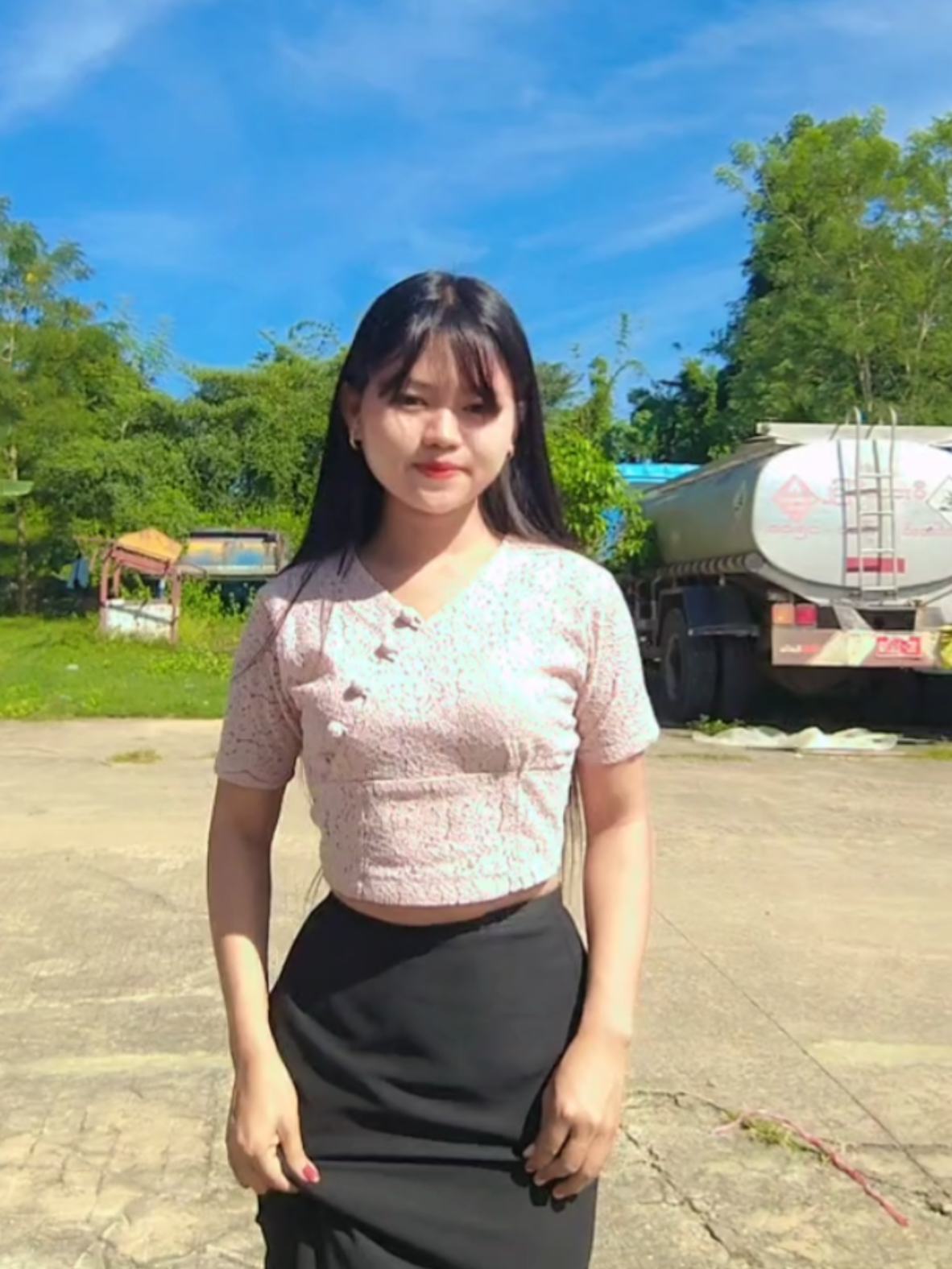 #ကိုထွေးခင် #ချစ်စရာလေးမလား🙈 #မျက်စိမနောက်ကြေး😂😂 