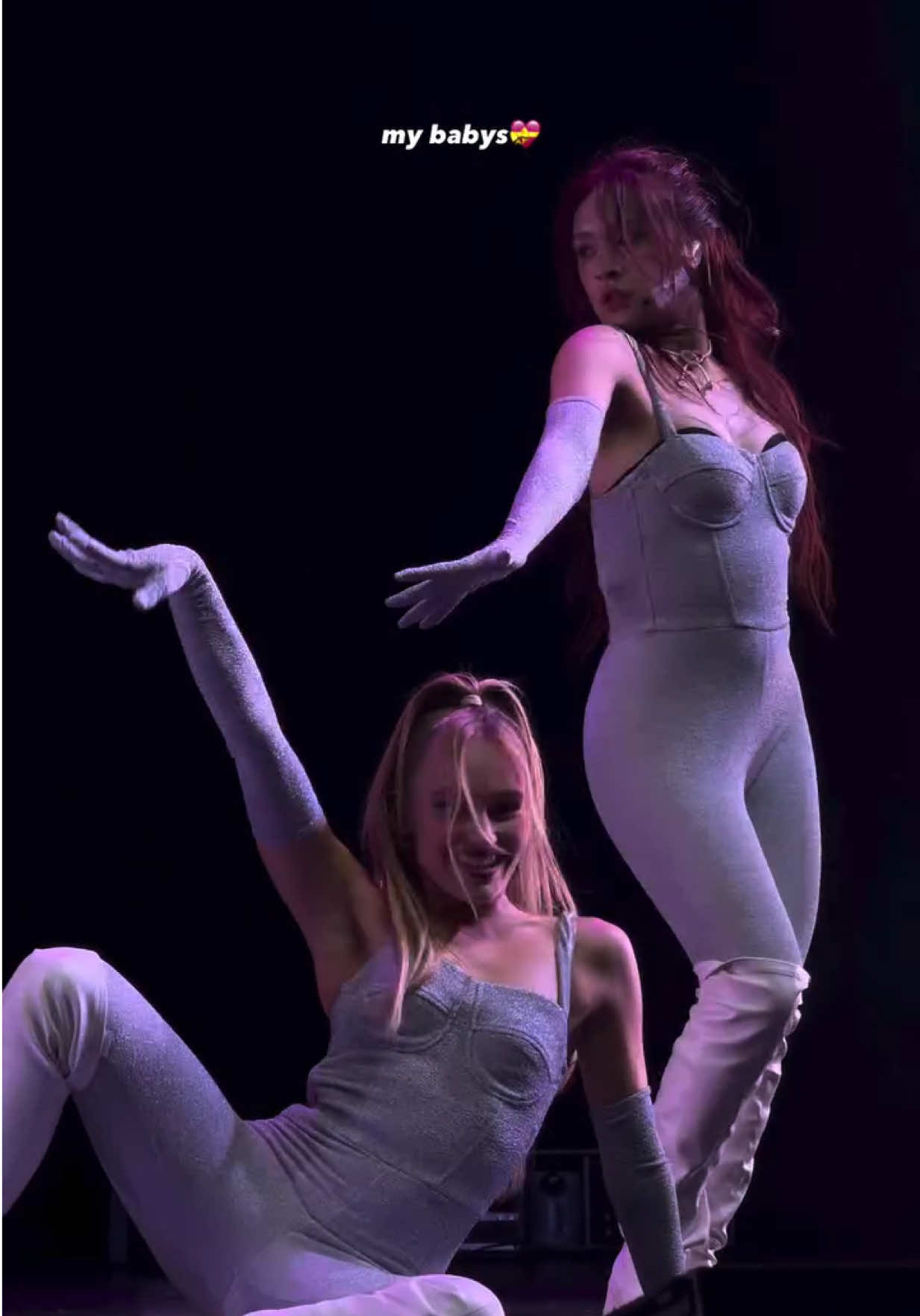 UAU! Simplesmente Sina e Ariel arrasando na performance de “Baila”, no show de hoje (07), em Porto. ❤️‍🔥 #NowOrNeverTour #SinaDeinert #NowUnited #SinaDeinertEdit #ForYou 