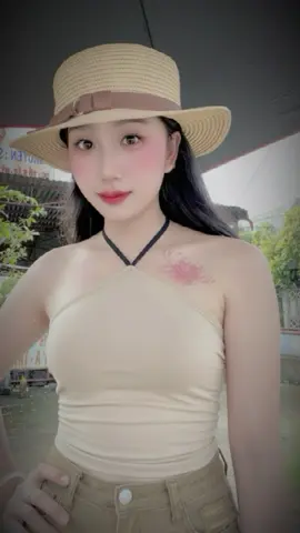 Mấy đồng bạc lẻ hoặc chiếc xe hơi ghẻ của anh đừng có lôi ra nói chuyện ra oai với em , rồi yêu cầu em làm như này như nọ . Em coi thường lắm ạ , để mấy đồng bạc lẻ đó về nhà mua học lại cuốn sách “ Giáo dục công dân và Đạo Đức “ dùm em ạ #chonthanh #bìnhphuoc93 #caphemangdi 