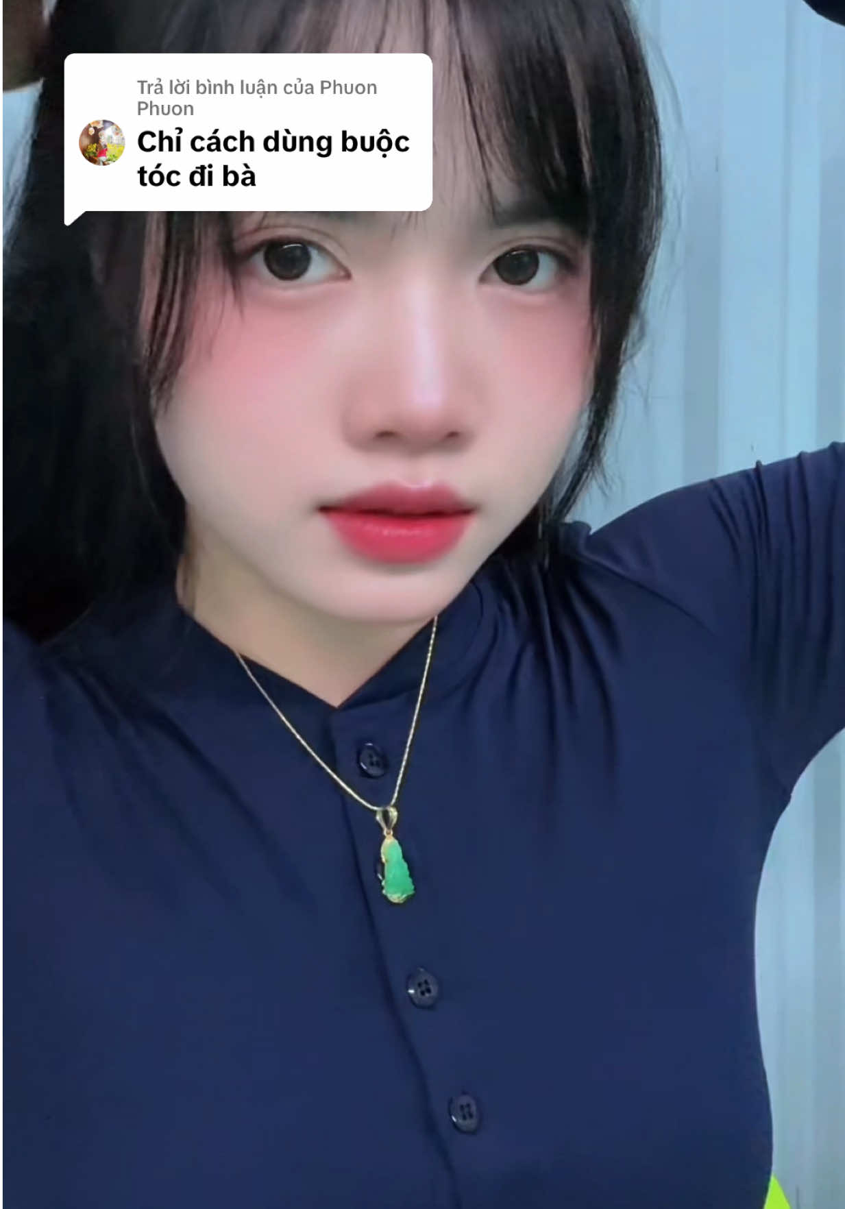 Trả lời @Phuon Phuon mình chia sẻ cách mình cột tóc lúc đánh cầu lông không bị tuột dây cột nhé! 🥰 #checkin #caulong #badminton #funny 