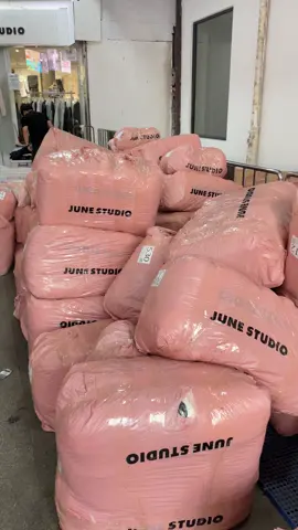 Nguồn hàng tại chợ Shahe Quảng Châu, nhặt hàng, dẫn khách đi chợ, bán Wechat, chị e cần ibox e nhé #xuhuong #xuhuongtiktok #quangchaucaocap #xuhuong 