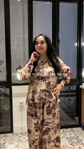 Feeling pretty in Oneset Fuji ✨ Adem, ringan, dan tetap kelihatan elegan 🍃  #kemajawanita #atasanwanita #pakaianwanita #OOTD #outfit   