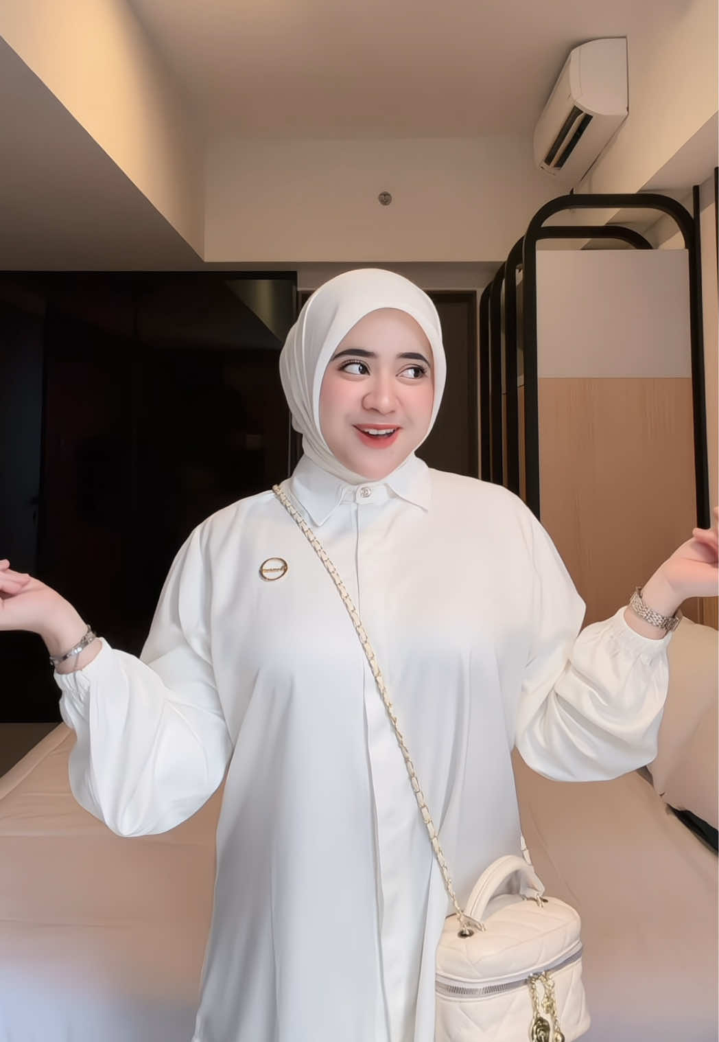 atasan simple kemeja polos👀🤍 #kemeja #kemejawanita #ootdhijab #OOTD #ootdfashion 