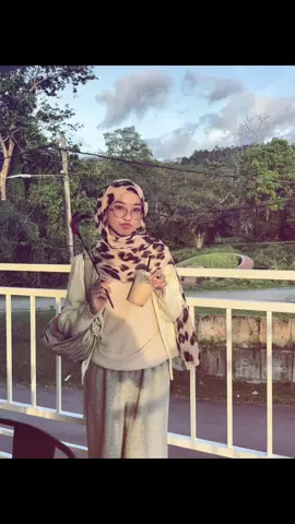 searching for the cat..🥴💋 #CapCut #fy 