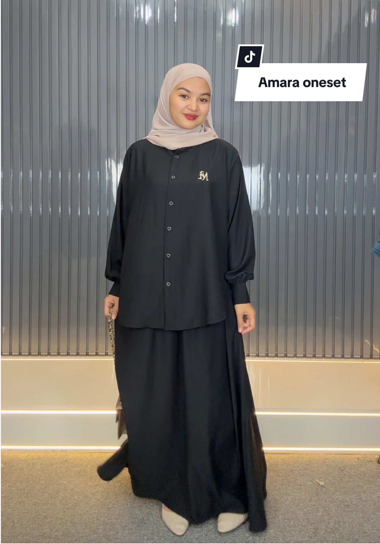 Edisi amara Oneset warna hitam 😍🫶🏻 #melisasyari #ootdsetrok #rekomendasioutfithitam #setroksilk #onesetsilk 