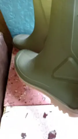 Sepatu boot pendek cocok untuk berkebun atau di perikanan  #sepatuboot #sepatuslop #apboot #sepatuproyek #sepatukebun 