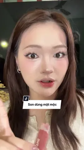 Màu Toffee này xinh xỉu mấy bà ơi #lipcomfortoil #lipcare #glossy #beauty #shatail @shatail_vn 