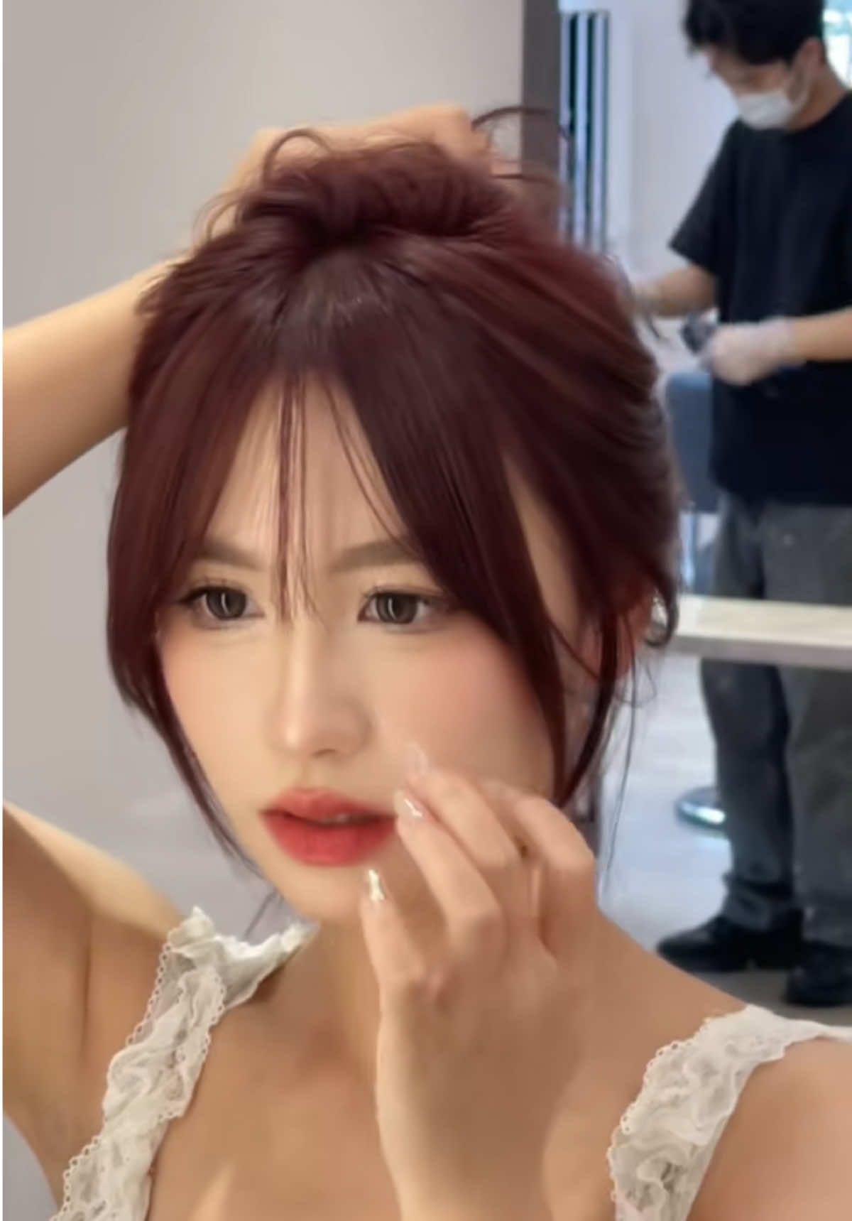 Đỏ cherry chưa bao giờ hết hot nàng ơi! #minhhairquan7 #xuhuong #máipháp #nhuộmtóc #đỏcherry 