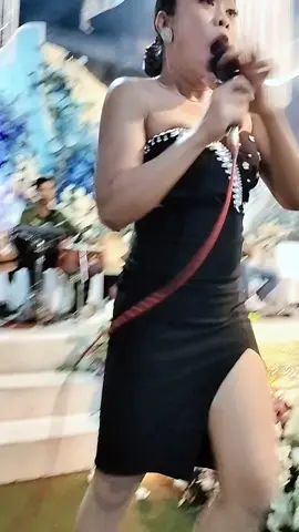 Walaupun Madonna cantik Marilyin Monroe juga cantik Tetapi bagiku lebih cantik nyai Aku rela korban harta demi nyai Aku rela korban nyawa demi nyai @vikifida21 #vidioviral #trending #livehighlights #fyp #vidiolucu 