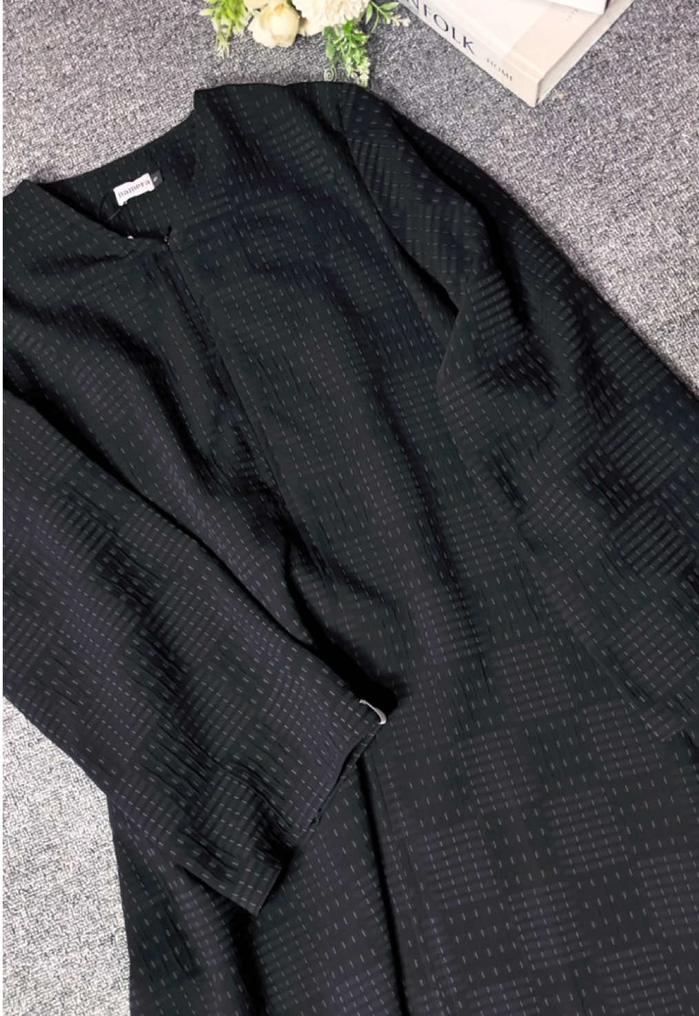 MasyaAllah detail cantik dari motif micro stripe new dari Azizia black series🖤✨ #abayastyle #outfitideas #ootdinspo #blackseries #fyp 