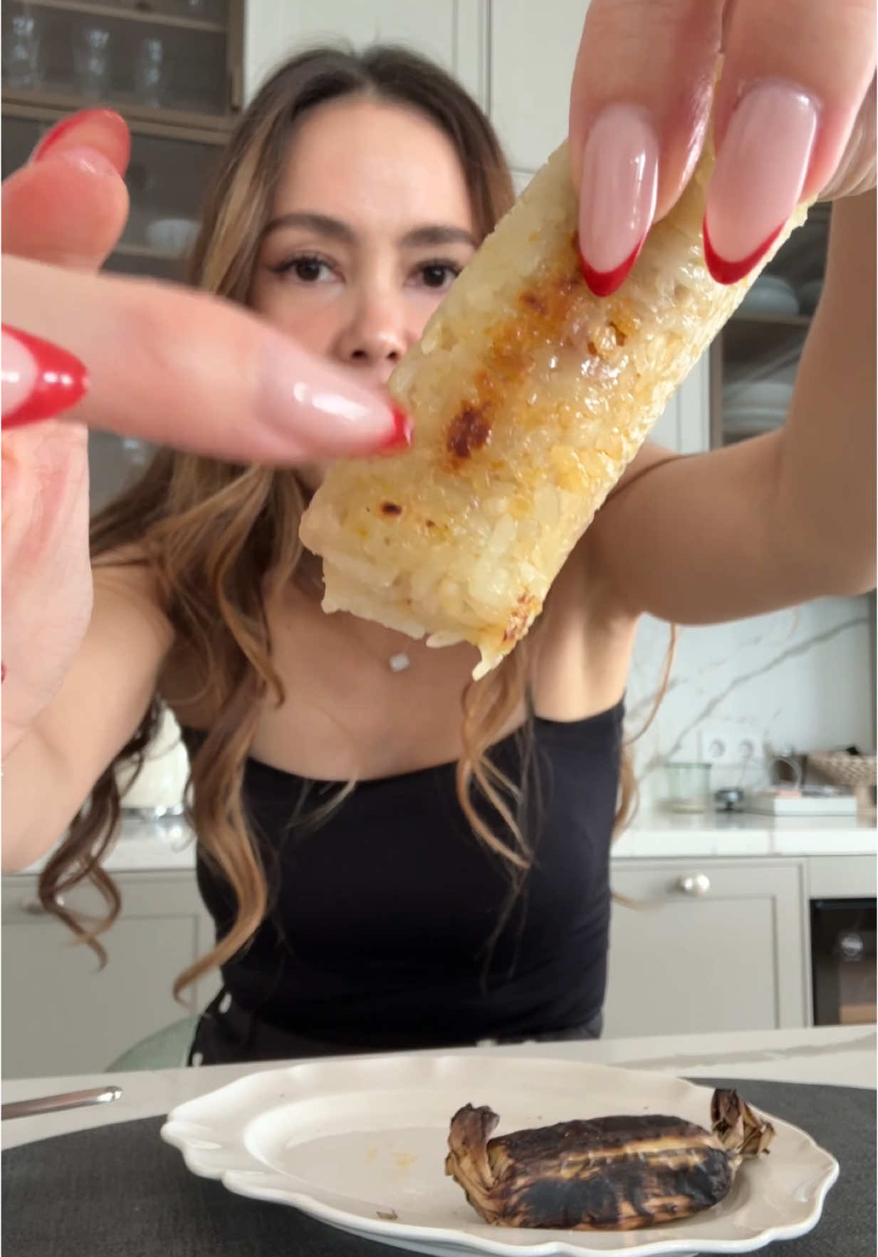 Salah satu snack fave aku kalau Mama ke Palu 🥰 Apa perlu kita coba bikin lalampa? 🤓