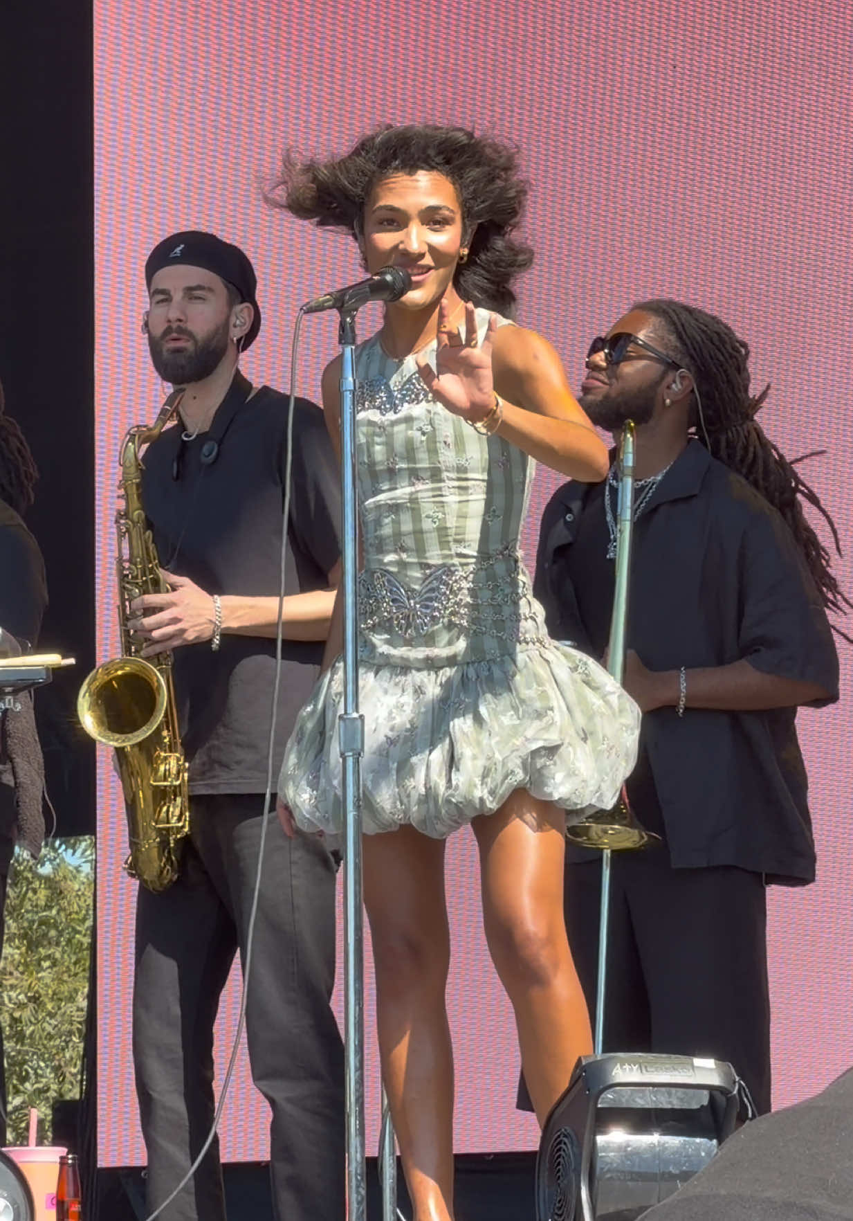 Introducing the @GRAMMYS best new artist Miss @Olivia Dean 💐 #oliviadean #aclfestival #grammys #okloveyoubye @OliviaDeanWorldwide 