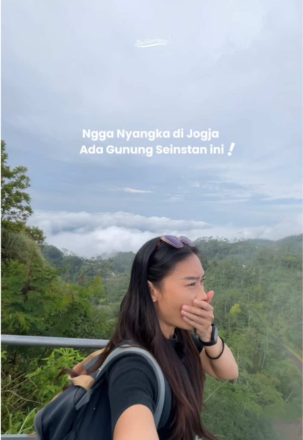 Gunung instan di Jogja ! cuma mendaki 5 menit udah bisa liat 8 gunung. Ini cuma kelihatan 3 aja udah cakep, apalagi kalau kelihatan semua 😭 Yang tau itu gunung apa aja yang aku lihat, info dong ✨ 📍Gunung Kendil, Kulon Progo #gunungkendil #kulonprogo #explorekulonprogo #gunubgkendilkulonprogo #wisatakulonprogo 