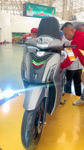 Xe gì mà Anh Em xem đông thế? #xedien #pin#xedienbaotin  #vec 