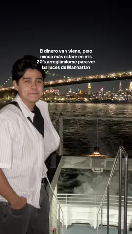 Quién coopera 5 peso para pagar mi tarjeta de crédito? #nyc #nuevayork #manhattan #dumbo #brooklynbridge  ferry nueva york 