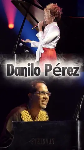 Hay artistas que representan a un país y hay otros, como @daniloperezjazz , que lo reinventan. 🥹🙌🏻  Verlo nominado una vez más al Grammy me llena de orgullo y de emoción, porque su talento no solo lleva el nombre de Panamá al mundo, sino que lo hace sonar con una elegancia, una fuerza y una profundidad que solo él puede lograr. Danilo no solo toca el piano: lo convierte en un universo. Cuando sus dedos se mueven, transforman el sonido en infinito. Su música une raíces, culturas, generaciones y almas. He tenido el honor de compartir escenario con él más de una vez, y cada encuentro es una lección de humildad, de libertad y de arte puro. Que alguien tan grande sea tan sencillo, tan generoso y tan panameño, me toca el corazón. Su festival, su fundación, su sonrisa, su entrega; todo lo que hace está al servicio del arte y del país. Él ha transformado vidas, ha abierto caminos y ha demostrado que el jazz también tiene acento panameño. Felicidades, hermano. Por esta nueva nominación, por tu legado, por tu magia y por recordarnos que Panamá suena al ritmo de tu piano. 🇵🇦🎹💫 #DaniloPérez #OrgulloPanameño #PanamaJazzFestival #GrammyNominee2026 #PanamáEnElMundo  
