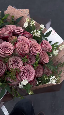 Xung quanh ta có hàng ngàn người, nhưng trong tim ta duy nhất chỉ có một người #simeflowers #simeflorist 