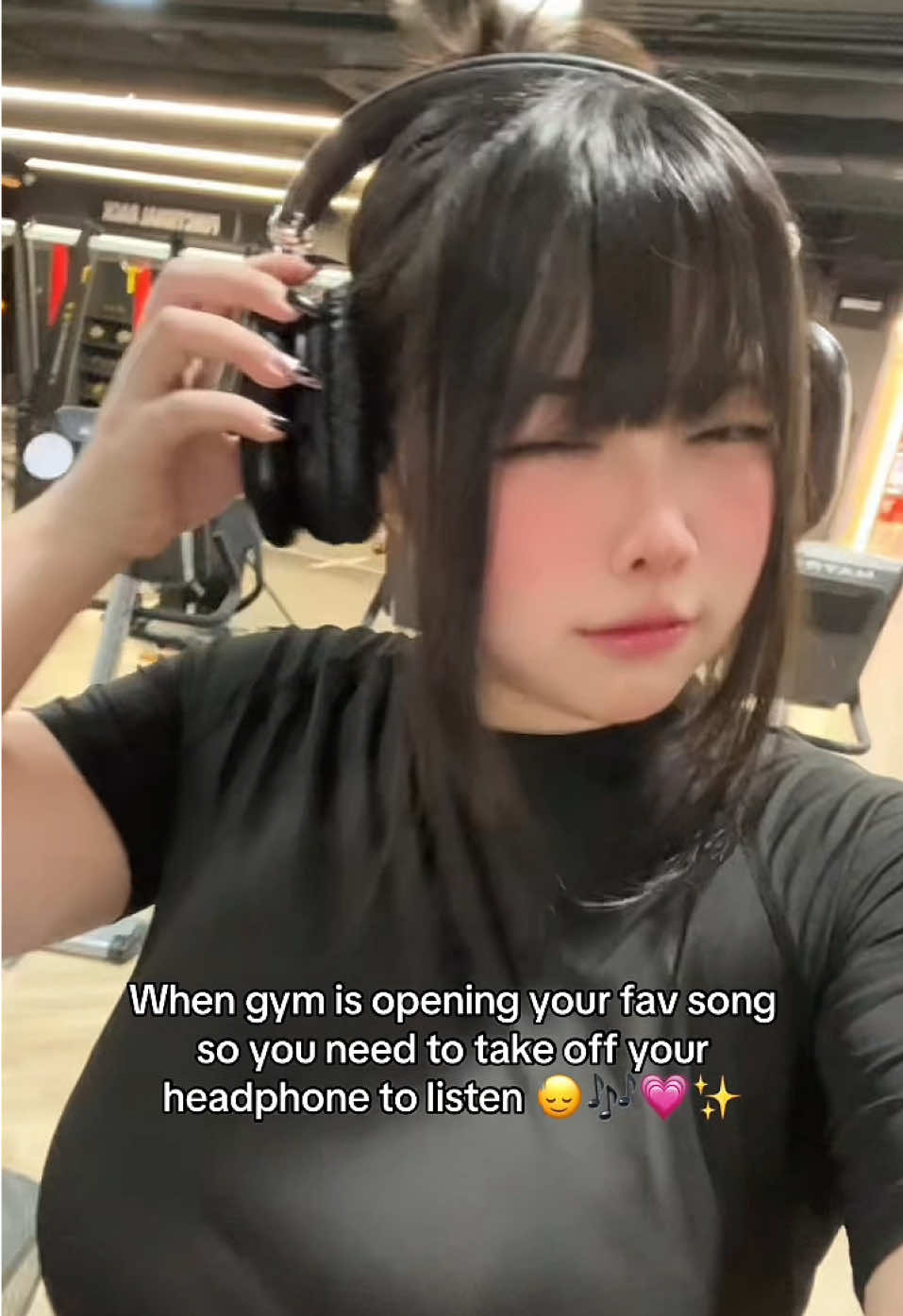 Need to pull this move 🙂‍↕️🎧✨ | #gym #gymgirl #gymrat #fyp #foryou 