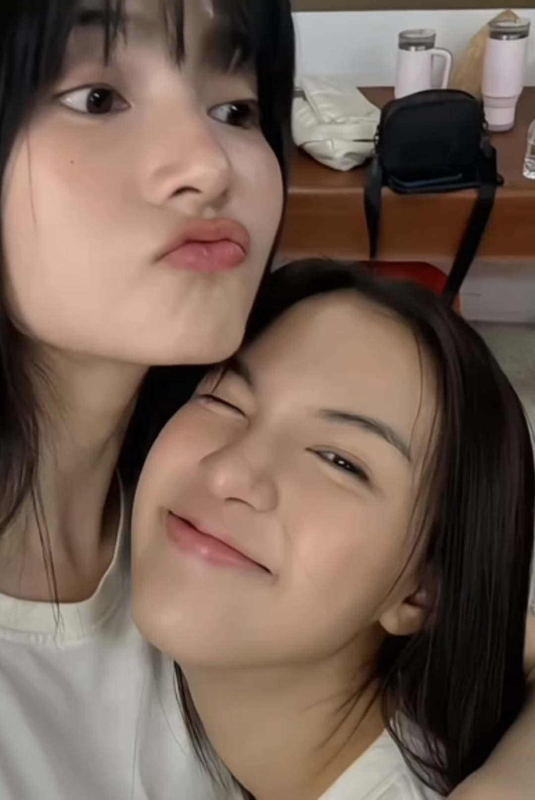 I'll be watching youu>>> #clairebell #mable_siriwalee #blejie #gl #pangjiewr @ปอจอชอบกินเคบับ @mable_siriwalee 