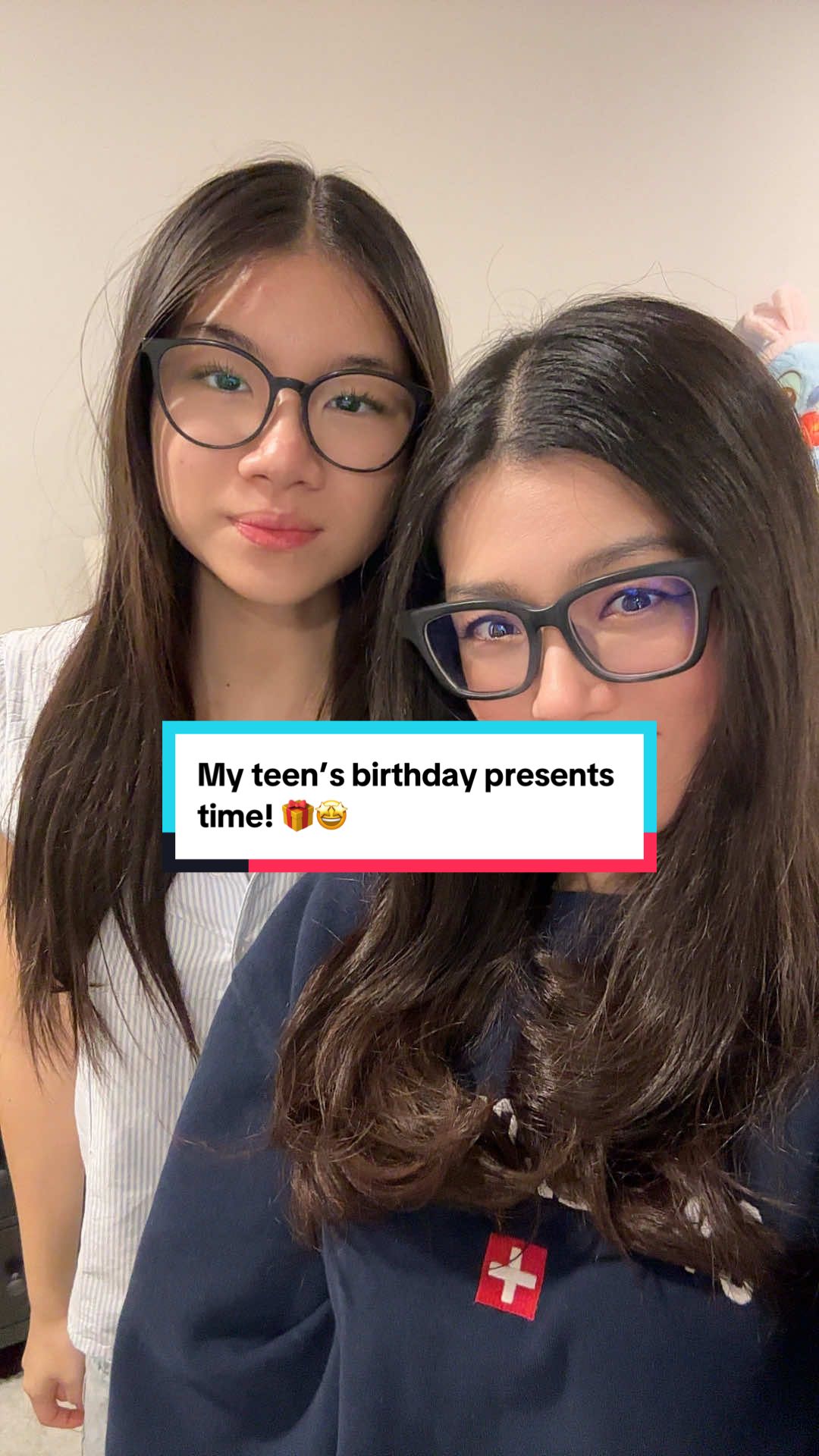 Happy 17th birthday, dear @izzie! 🥳🎂 Glad u love all the presents! 🎁 Enjoy this birthday weekend! And we can’t wait to celebrate for you! Lots of lots of love from all of us! 🥰❤️ #MomsofTikTok #lifewithkids #giftidea #happybirthday #Love 