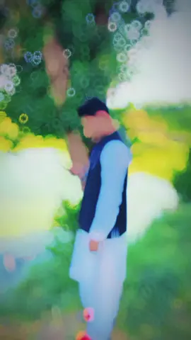 دنیا محبت کے نام پر شروع ضرور ہوتی ہے، مگر سب چلتی کرنسی پر ہے۔ رشتے، احساسات، عزت أس وقت معنی رکھتے ہیں جب جیب بھری ہو۔ انسان کی قیمت اُس کے کردار سے نہیں، اُس کے بینک بیلنس سے لگائی جاتی ہے۔ جو غریب ہے، اُس کی بات فلسفہ نہیں کہلاتی؛ اور جو امیر ہے، اُس کا جملہ 