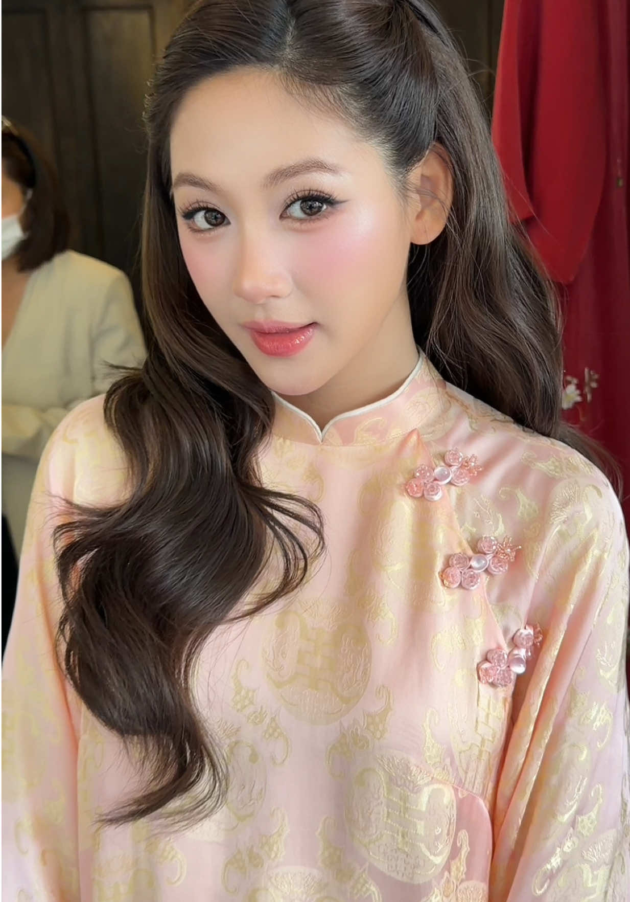 Nàng nào chuẩn bị đi chụp ảnh áo dài tham khảo make up look và tóc tai dịu khaaaa này nhaaa #aodai #thoitrangnu #xuhuongtiktok #petbychang #chupanhaodai 