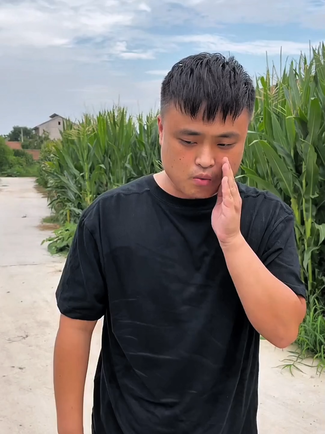 This person can imitate the sound of every animal. #puppyPrank #streetprank #voicePrank #dogfunnyvideo #animls 