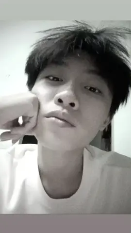 不要担心他不会回应，而要担心的是自己没有勇气继续前进。 